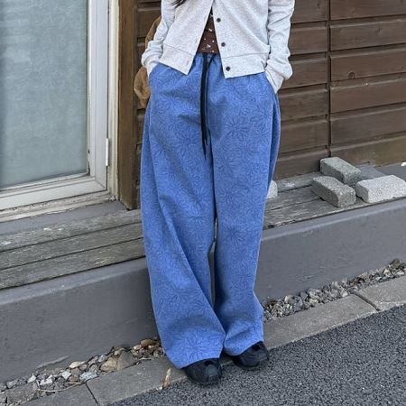 Dongdaemum Women’s Pants, a testament to the elegance and quality of wholesale Korean fashion.