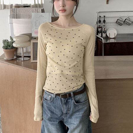 Dongdaemum Women’s Shirts, Tops & T-Shirts, a testament to the elegance and quality of wholesale Korean fashion.
