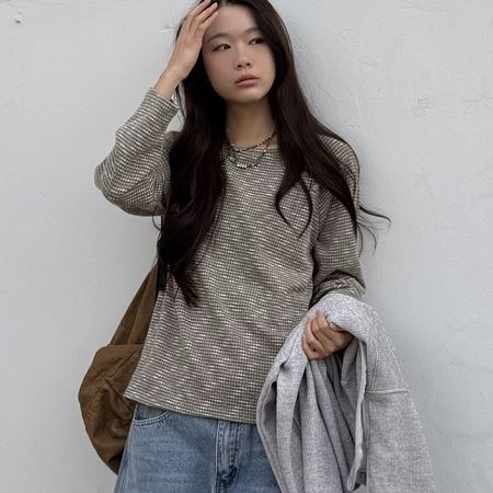 Dongdaemum Women’s Shirts, Tops & T-Shirts, a testament to the elegance and quality of wholesale Korean fashion.
