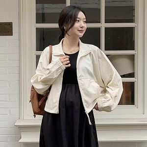 Dongdaemum Women’s Coats & Jackets, a testament to the elegance and quality of wholesale Korean fashion.