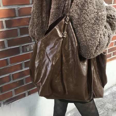 A collection of Dongdaemum Women’s Handbags, Wallets & Cases, showcasing the elegance of Korean fashion.
