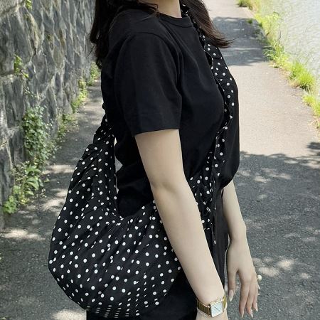 Dongdaemum Women’s Handbags, a testament to the elegance and quality of wholesale Korean fashion.