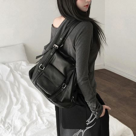 A collection of Dongdaemum Women’s Handbags, Wallets & Cases, showcasing the elegance of Korean fashion.