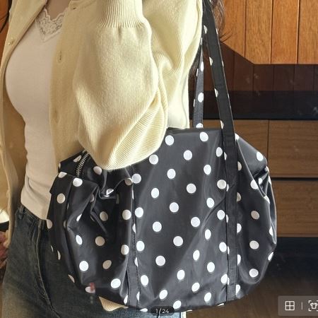A collection of Dongdaemum Women’s Handbags, Wallets & Cases, showcasing the elegance of Korean fashion.
