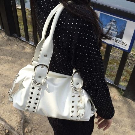 Dongdaemum Women’s Handbags, a testament to the elegance and quality of wholesale Korean fashion.