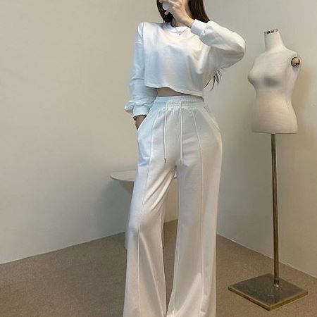 Dongdaemum Women’s One-Pieces, a testament to the elegance and quality of wholesale Korean fashion.