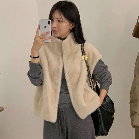 Dongdaemum Women’s Coats & Jackets, a testament to the elegance and quality of wholesale Korean fashion.