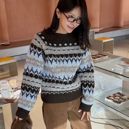 Dongdaemum Women’s Shirts, Tops & T-Shirts, a testament to the elegance and quality of wholesale Korean fashion.