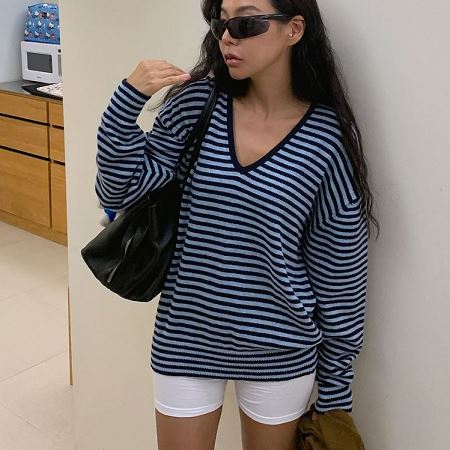 Dongdaemum Women’s Shirts, Tops & T-Shirts, a testament to the elegance and quality of wholesale Korean fashion.