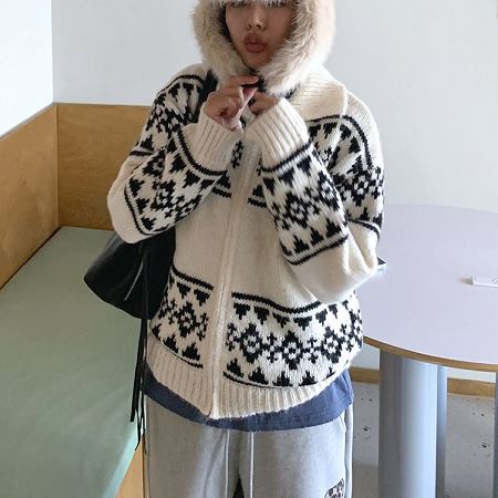 Dongdaemum Women’s Coats & Jackets, a testament to the elegance and quality of wholesale Korean fashion.