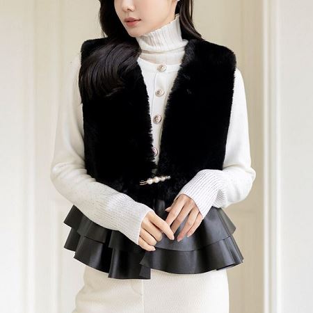 Dongdaemum Women’s Coats & Jackets, a testament to the elegance and quality of wholesale Korean fashion.