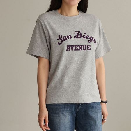 Dongdaemum Women’s Shirts, Tops & T-Shirts, a testament to the elegance and quality of wholesale Korean fashion.