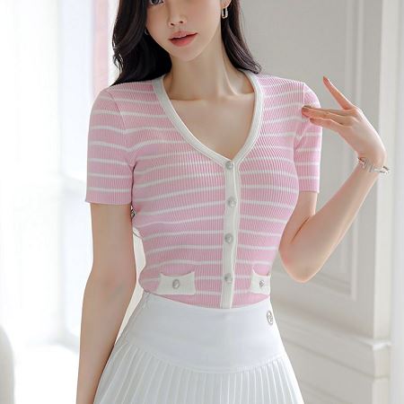 Dongdaemum Women’s Shirts, Tops & T-Shirts, a testament to the elegance and quality of wholesale Korean fashion.