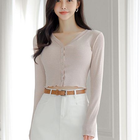 Dongdaemum Women’s Coats & Jackets, a testament to the elegance and quality of wholesale Korean fashion.