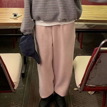 Dongdaemum Women’s Pants, a testament to the elegance and quality of wholesale Korean fashion.