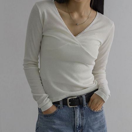 Dongdaemum Women’s Shirts, Tops & T-Shirts, a testament to the elegance and quality of wholesale Korean fashion.