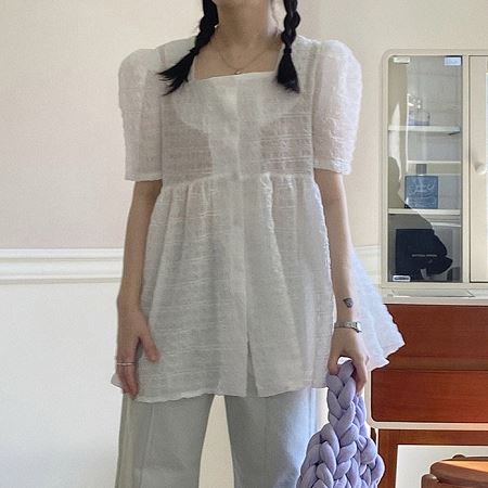Dongdaemum Women’s Shirts, Tops & T-Shirts, a testament to the elegance and quality of wholesale Korean fashion.