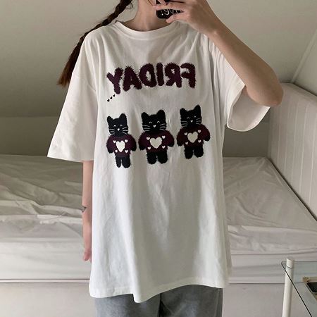 Dongdaemum Women’s Shirts, Tops & T-Shirts, a testament to the elegance and quality of wholesale Korean fashion.