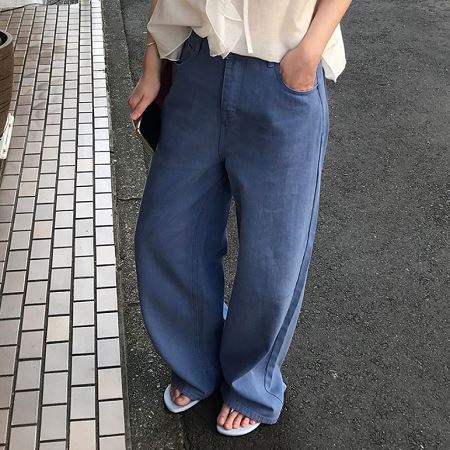 Dongdaemum Women’s Pants, a testament to the elegance and quality of wholesale Korean fashion.