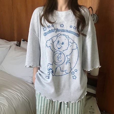 Dongdaemum Women’s Shirts, Tops & T-Shirts, a testament to the elegance and quality of wholesale Korean fashion.