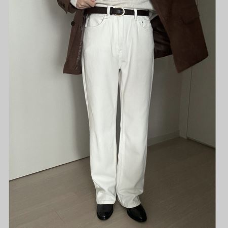 Dongdaemum Women’s Pants, a testament to the elegance and quality of wholesale Korean fashion.