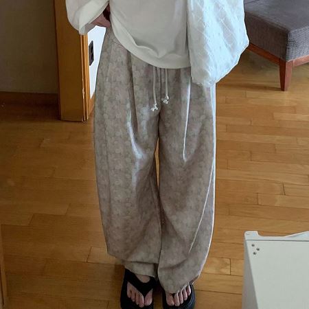 Dongdaemum Women’s Pants, a testament to the elegance and quality of wholesale Korean fashion.