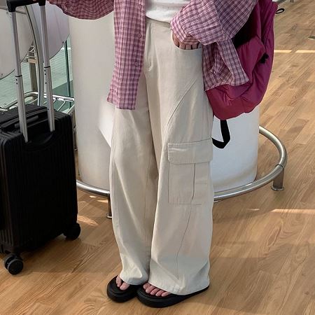 Dongdaemum Women’s Pants, a testament to the elegance and quality of wholesale Korean fashion.