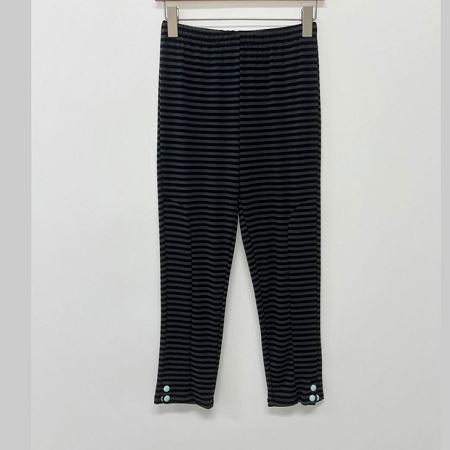 Dongdaemum Women’s Pants, a testament to the elegance and quality of wholesale Korean fashion.