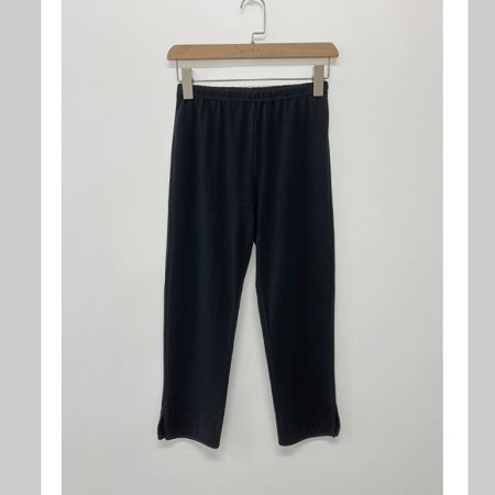 Dongdaemum Women’s Pants, a testament to the elegance and quality of wholesale Korean fashion.