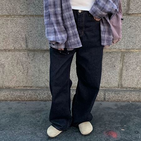 Dongdaemum Women’s Pants, a testament to the elegance and quality of wholesale Korean fashion.