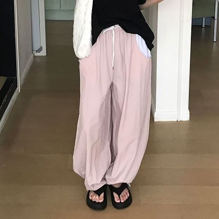 Dongdaemum Women’s Pants, a testament to the elegance and quality of wholesale Korean fashion.