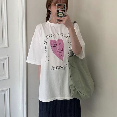 Dongdaemum Women’s Shirts, Tops & T-Shirts, a testament to the elegance and quality of wholesale Korean fashion.