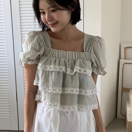 Dongdaemum Women’s Shirts, Tops & T-Shirts, a testament to the elegance and quality of wholesale Korean fashion.