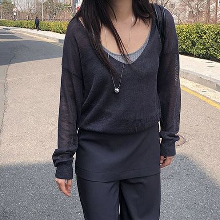 Dongdaemum Women’s Shirts, Tops & T-Shirts, a testament to the elegance and quality of wholesale Korean fashion.