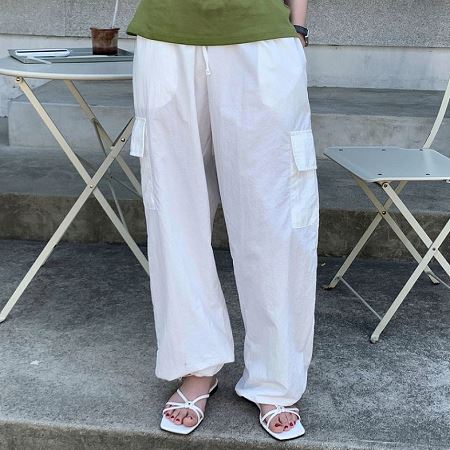 Dongdaemum Women’s Pants, a testament to the elegance and quality of wholesale Korean fashion.