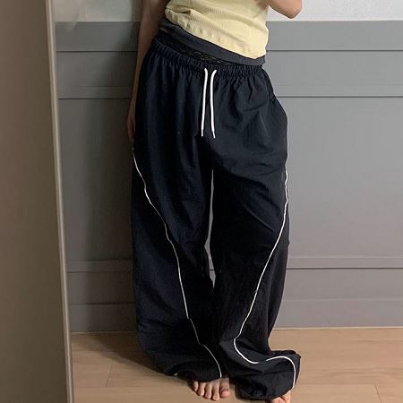 Dongdaemum Women’s Pants, a testament to the elegance and quality of wholesale Korean fashion.