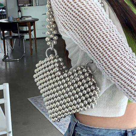Dongdaemum Women’s Handbags, a testament to the elegance and quality of wholesale Korean fashion.