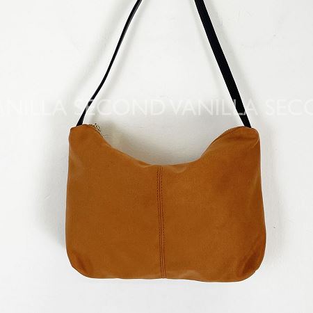 Dongdaemum Women’s Handbags, a testament to the elegance and quality of wholesale Korean fashion.
