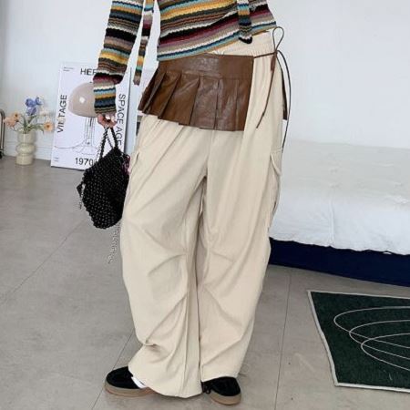 Dongdaemum Women’s Pants, a testament to the elegance and quality of wholesale Korean fashion.