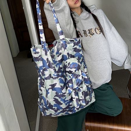 Dongdaemum Women’s Handbags, a testament to the elegance and quality of wholesale Korean fashion.