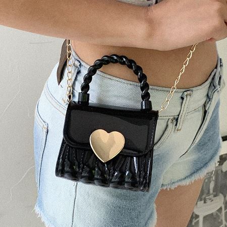Dongdaemum Women’s Handbags, a testament to the elegance and quality of wholesale Korean fashion.