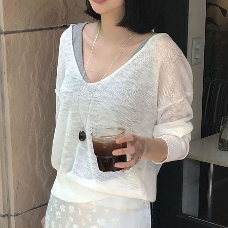 Dongdaemum Women’s Shirts, Tops & T-Shirts, a testament to the elegance and quality of wholesale Korean fashion.