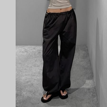 Dongdaemum Women’s Pants, a testament to the elegance and quality of wholesale Korean fashion.