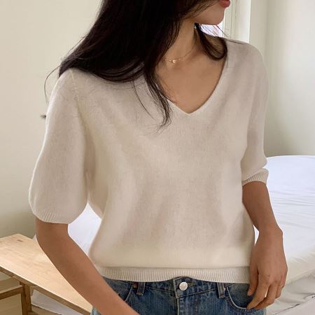 Dongdaemum Women’s Shirts, Tops & T-Shirts, a testament to the elegance and quality of wholesale Korean fashion.