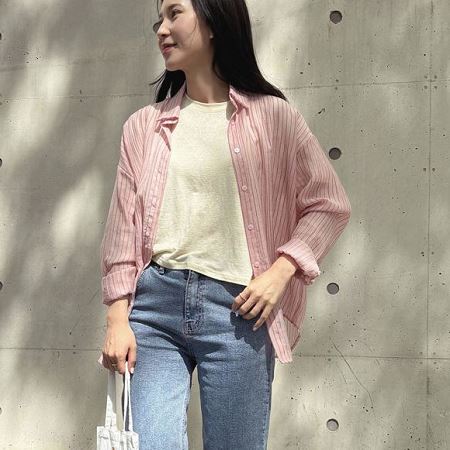 Dongdaemum Women’s Shirts, Tops & T-Shirts, a testament to the elegance and quality of wholesale Korean fashion.