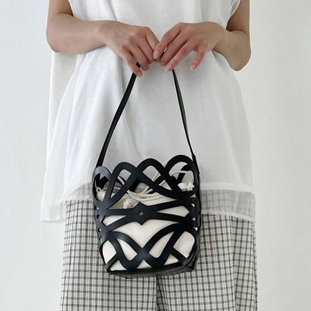 Dongdaemum Women’s Handbags, a testament to the elegance and quality of wholesale Korean fashion.