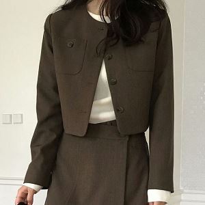 Dongdaemum Women’s Coats & Jackets, a testament to the elegance and quality of wholesale Korean fashion.