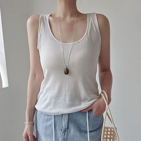 Dongdaemum Women’s Shirts, Tops & T-Shirts, a testament to the elegance and quality of wholesale Korean fashion.