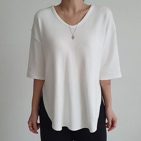 Dongdaemum Women’s Shirts, Tops & T-Shirts, a testament to the elegance and quality of wholesale Korean fashion.