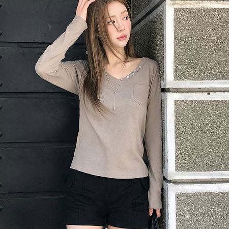 Dongdaemum Women’s Shirts, Tops & T-Shirts, a testament to the elegance and quality of wholesale Korean fashion.